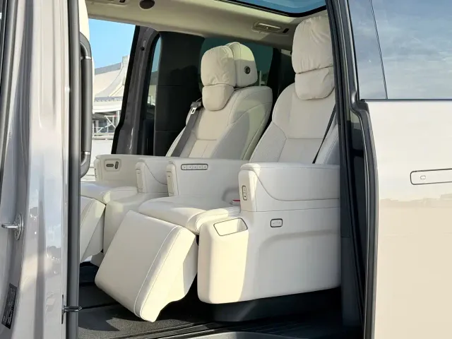 Li Auto MEGA — Фото автомобиля 5