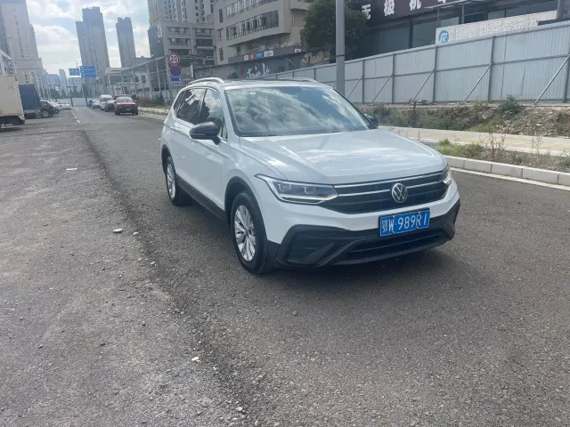 Volkswagen Tiguan L — Фото автомобиля 3