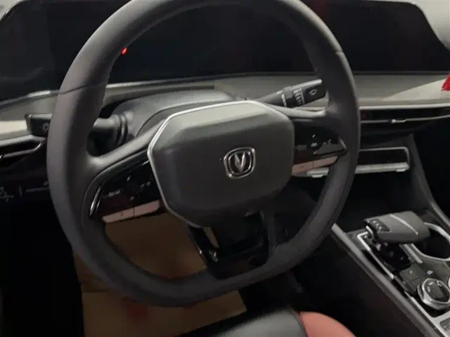 Changan Eado — Фото автомобиля 2