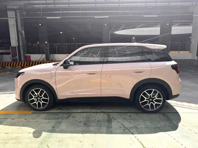 Leapmotor A10 — Фото автомобиля 6