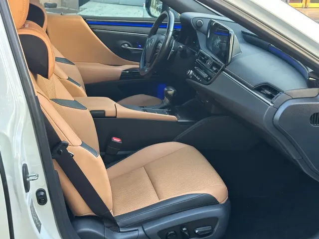 Lexus ES — Фото автомобиля 5