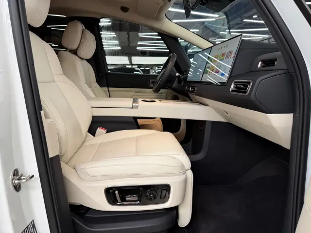 Li Auto MEGA — Фото автомобиля 15