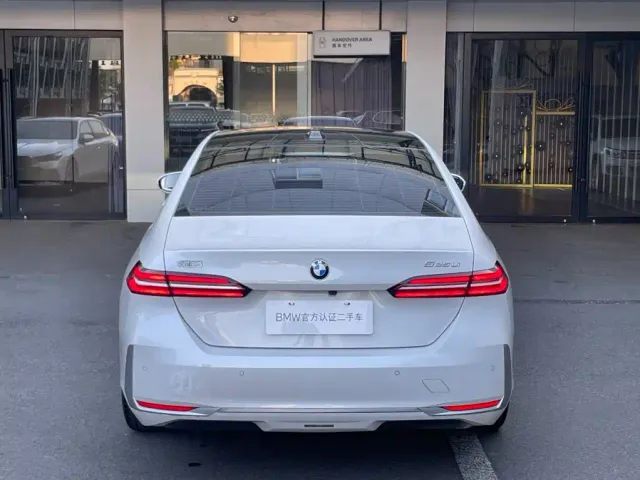 BMW BMW 5 Series 2024 525Li Luxury Package — Фото автомобиля 6
