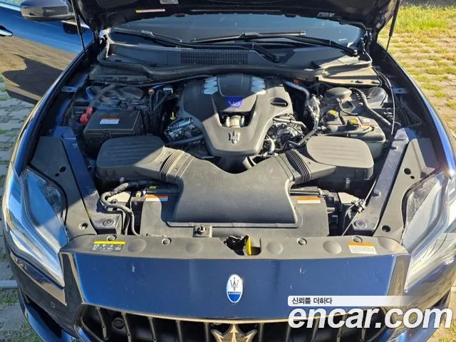 Maserati Quattroporte — Фото автомобиля 6
