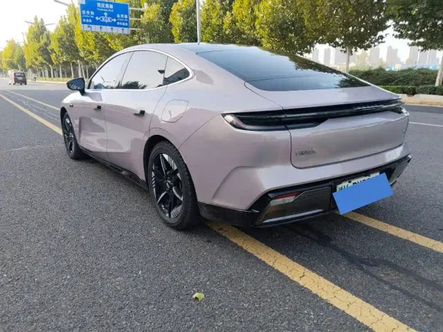 Geely Galaxy E8 — Фото автомобиля 6