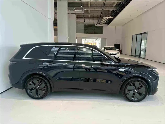 Li Auto L8 — Фото автомобиля 4
