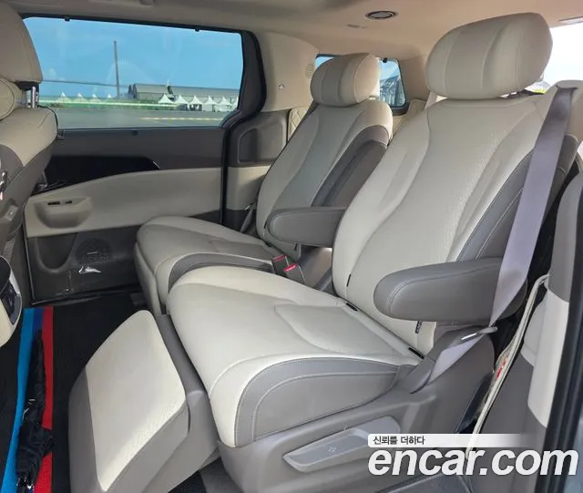 Kia Carnival Generation 4 — Фото автомобиля 9