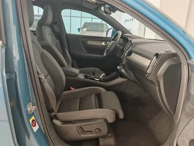 Volvo XC40 — Фото автомобиля 23