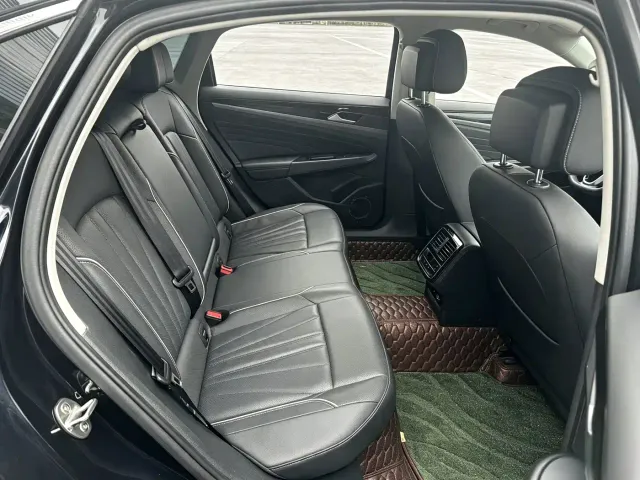 Volkswagen Passat — Фото автомобиля 13