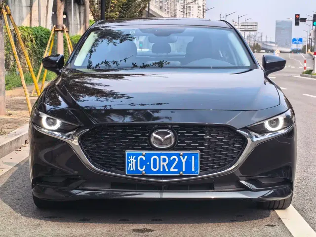 Mazda Axela — Фото автомобиля 6