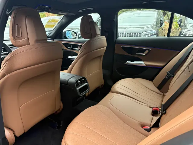 Mercedes-Benz E-Class — Фото автомобиля 7