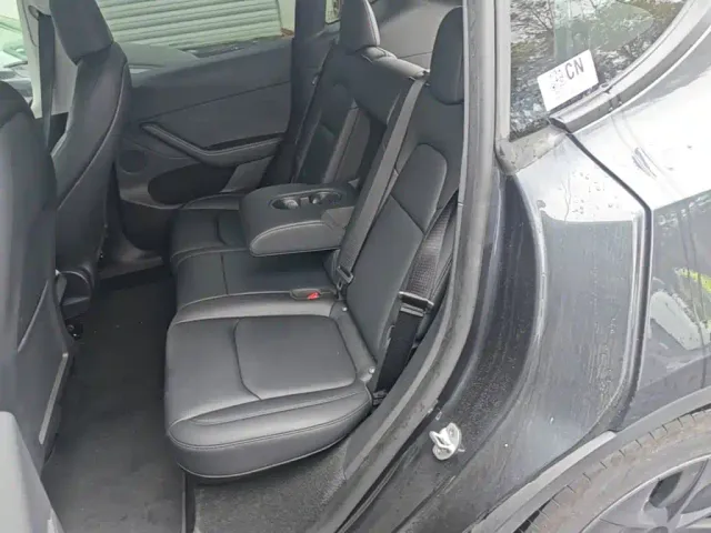 Tesla Model Y — Фото автомобиля 16