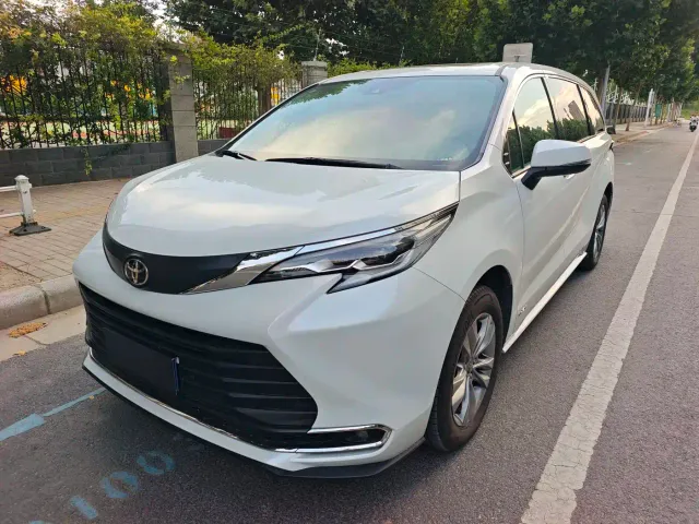 Фотография автомобиля — Toyota Sienna
