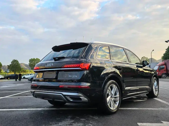 Audi Q7 — Фото автомобиля 5