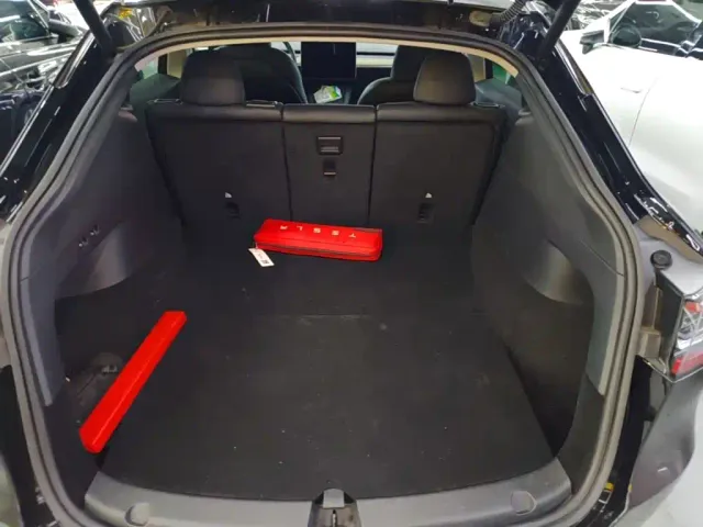 Tesla Model Y — Фото автомобиля 14