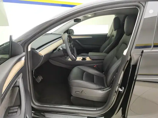 Tesla Model Y — Фото автомобиля 9