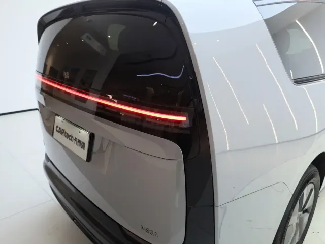 Li Auto MEGA — Фото автомобиля 20