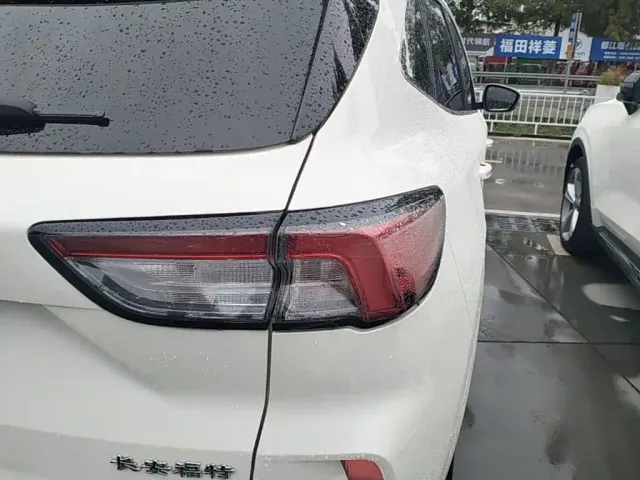 Ford Escape — Фото автомобиля 7