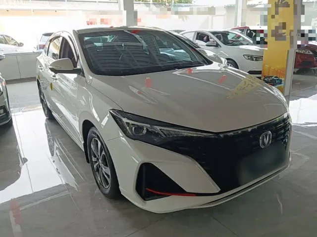 Changan Eado — Фото автомобиля 3