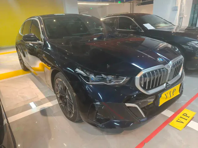 BMW 5 Series — Фото автомобиля 3