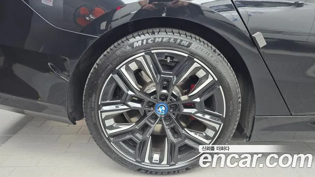BMW i5 G60 — Фото автомобиля 5