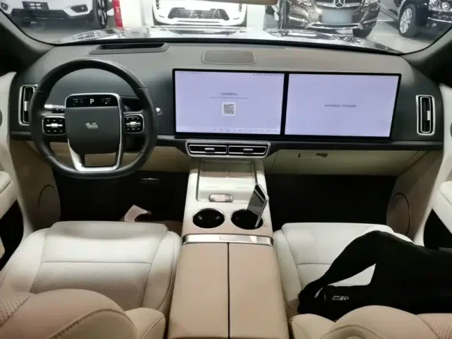 Li Auto L8 — Фото автомобиля 9