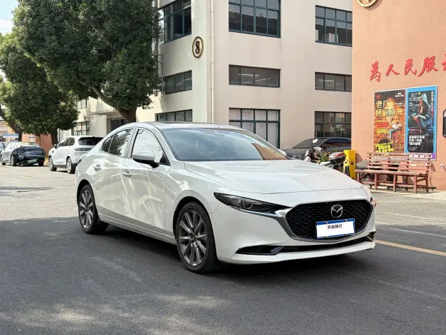 Mazda Axela — Фото автомобиля 2