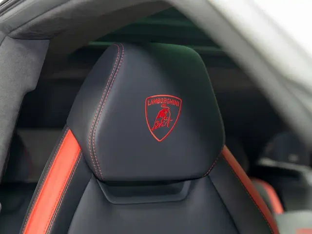 Lamborghini Urus — Фото автомобиля 14