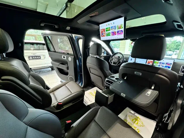 Li Auto Li Xiang L9 2022 Max — Фото автомобиля 15