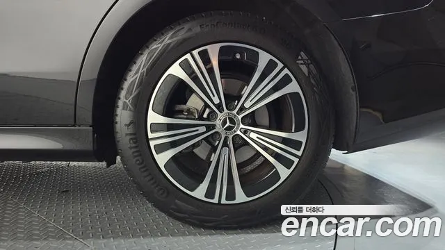 Mercedes-Benz E-Class — Фото автомобиля 20