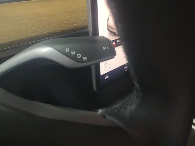 Tesla Model Y — Фото автомобиля 13