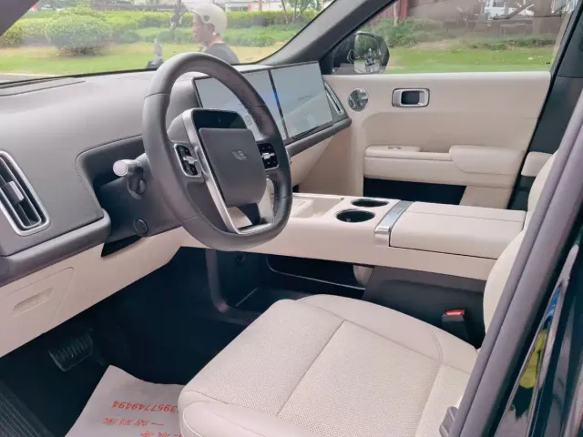 Li Auto L9 — Фото автомобиля 5