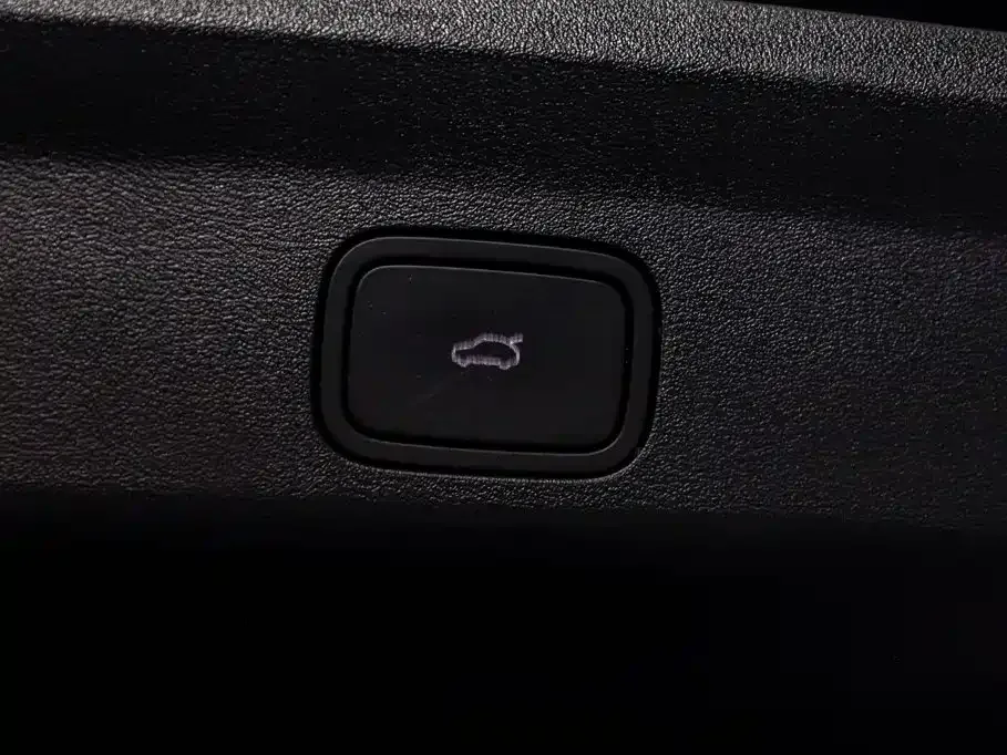 AITO Wenjie AITO M8 2025 Extended Range Ultra 53.4kWh 6-Seater — Фото автомобиля 7