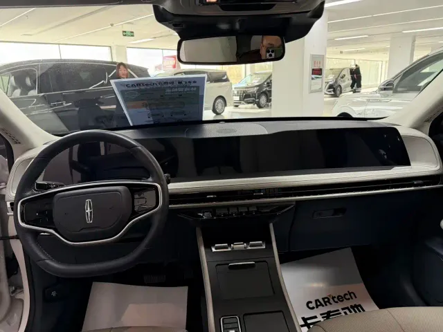 Lincoln Corsair — Фото автомобиля 11