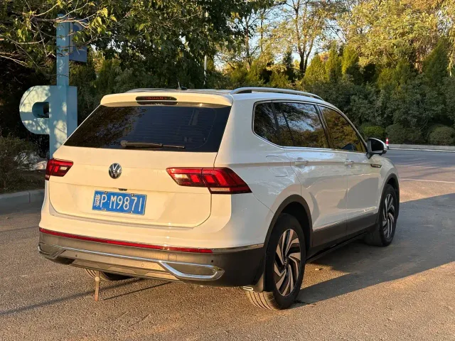 Volkswagen Tiguan L — Фото автомобиля 12