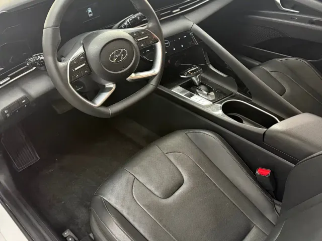 Hyundai Elantra — Фото автомобиля 13