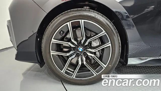 BMW 7-Series 7 серия (G70) 740i xDrive M Sport — Фото автомобиля 2