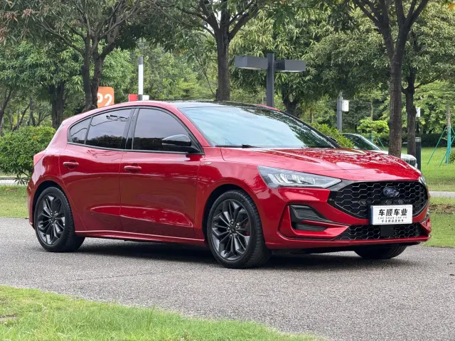 Ford Focus — Фото автомобиля 3