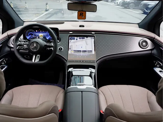 Mercedes-Benz EQE SUV — Фото автомобиля 13