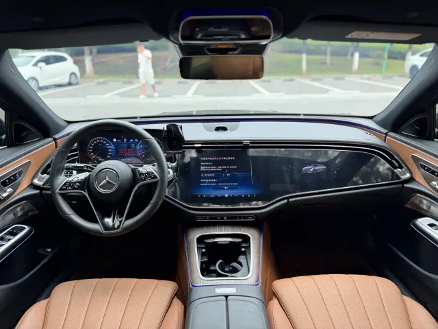 Mercedes-Benz E-Class — Фото автомобиля 7