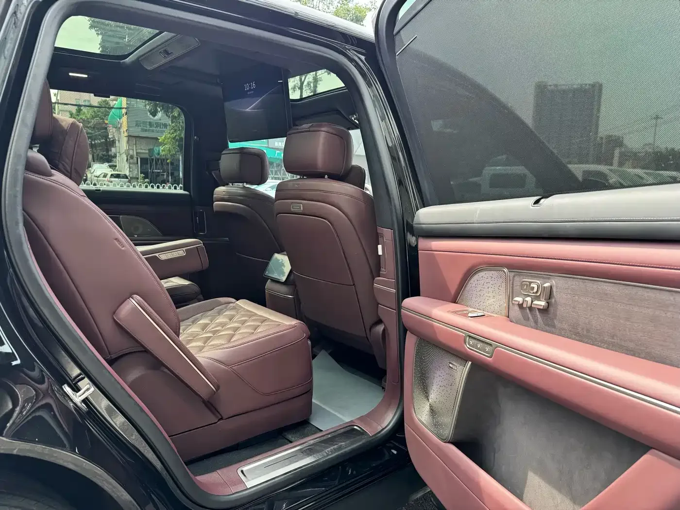 NIO NIO ES8 2025 Model 6-Seat Executive Luxury Edition — Фото автомобиля 19