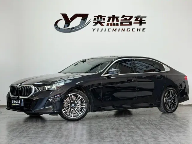 Фотография автомобиля — BMW 5 Series