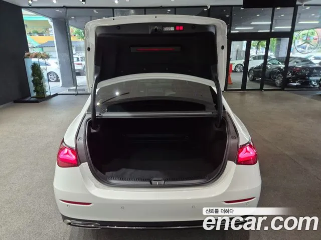 Mercedes-Benz E-Class — Фото автомобиля 15