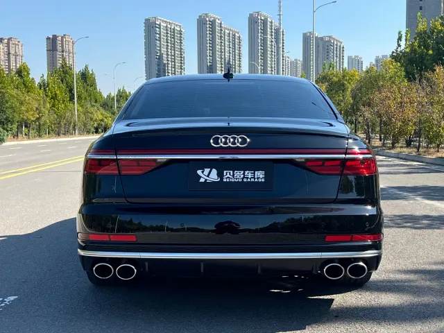 Audi S8 — Фото автомобиля 8