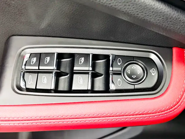 Porsche Macan — Фото автомобиля 16