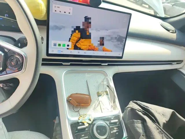 Geely Galaxy Starship 7 EM-i — Фото автомобиля 9