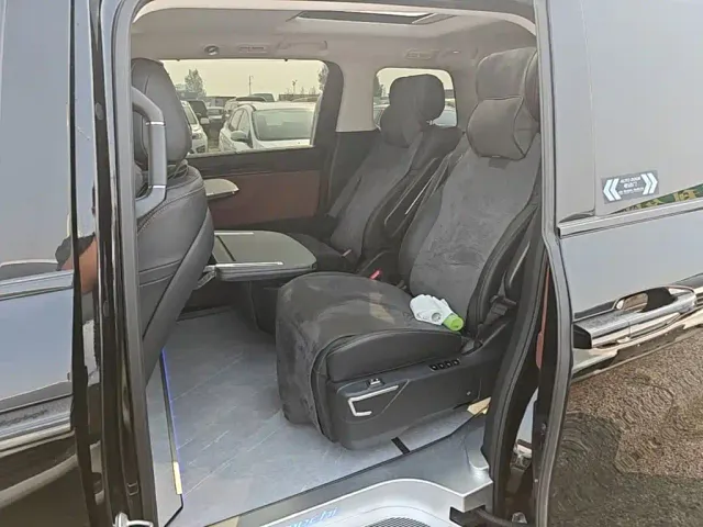 GAC Trumpchi Trumpchi E8 NEV 2024 Model 150km MAX+ — Фото автомобиля 16