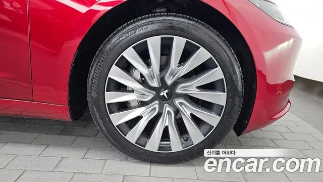 Tesla Model 3 — Фото автомобиля 21