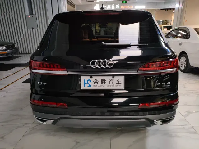 Audi Q7 — Фото автомобиля 8
