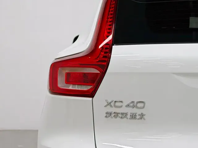 Volvo XC40 — Фото автомобиля 22